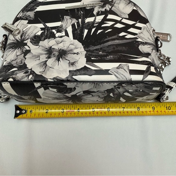 Steve Madden Black and White Floral Crossbody Bag - Picture 10 of 13